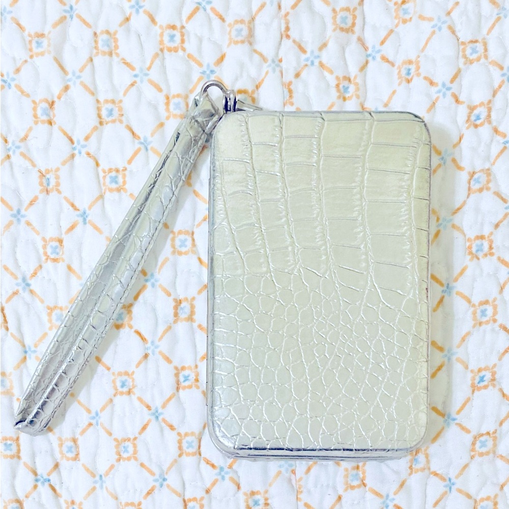 Cutest Silver Faux Hide Clutch/Wristlet/Wallet Cigarette Holder